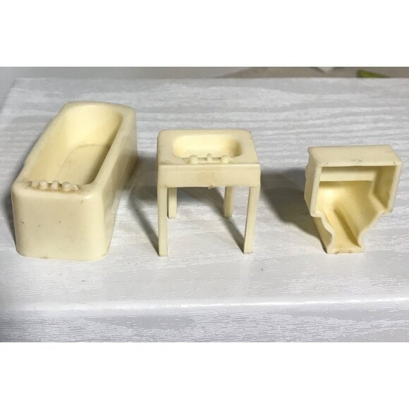 Vtg Marx Doll Furniture Bathroom Cream Color Toilet, Sink and Bathtub Plastic - Picture 2 of 9